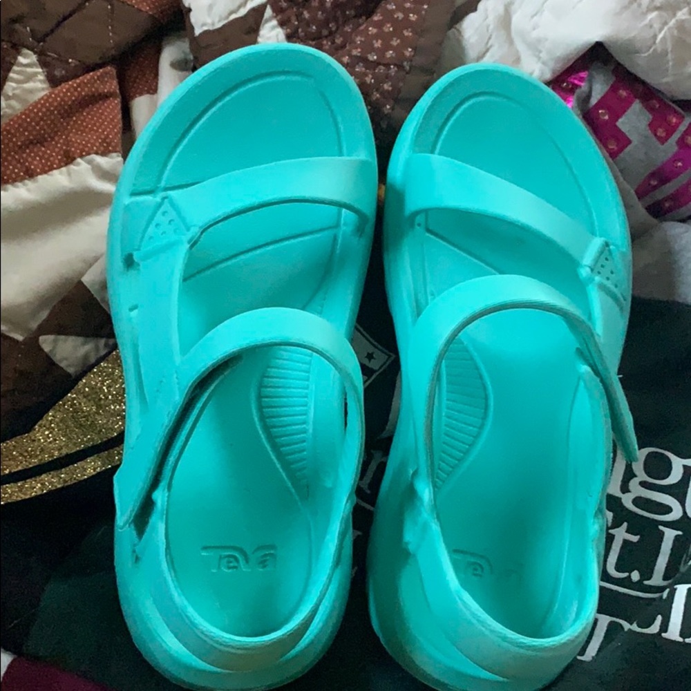 Teva Hurricane Size 8